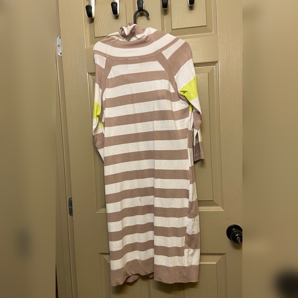 Brown and white dress - Picture 2 of 2